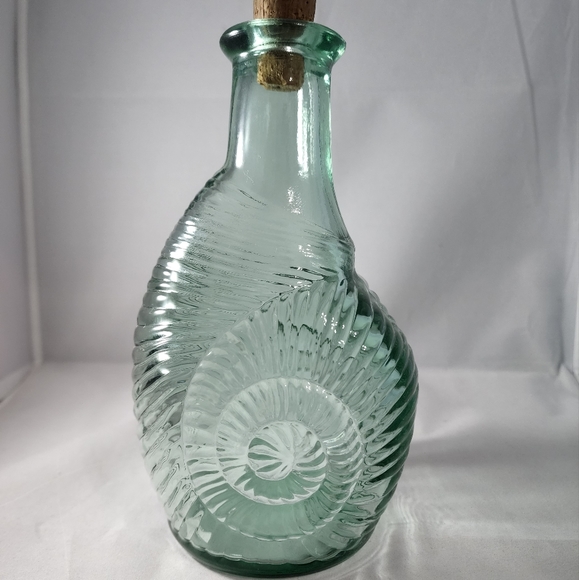 Vintage shell shaped decanter - Picture 2 of 2
